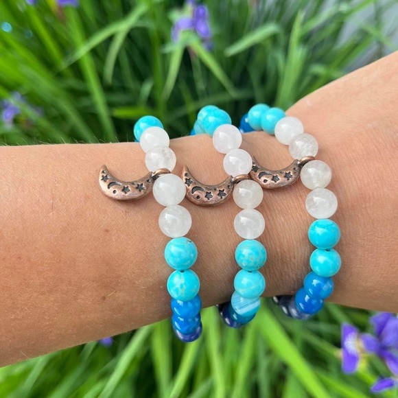 17cm Handmade Once In A Blue Moon Stretch Gemstone Bracelet Copper Moon Charm - Picture 3 of 3